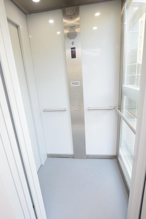 Elegant Apartment Stadion Narodowy ワルシャワ エクステリア 写真